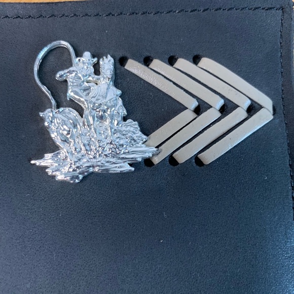 Sleek Black Leather card Holder Wallet with Silver Accent - Picture 2 of 8